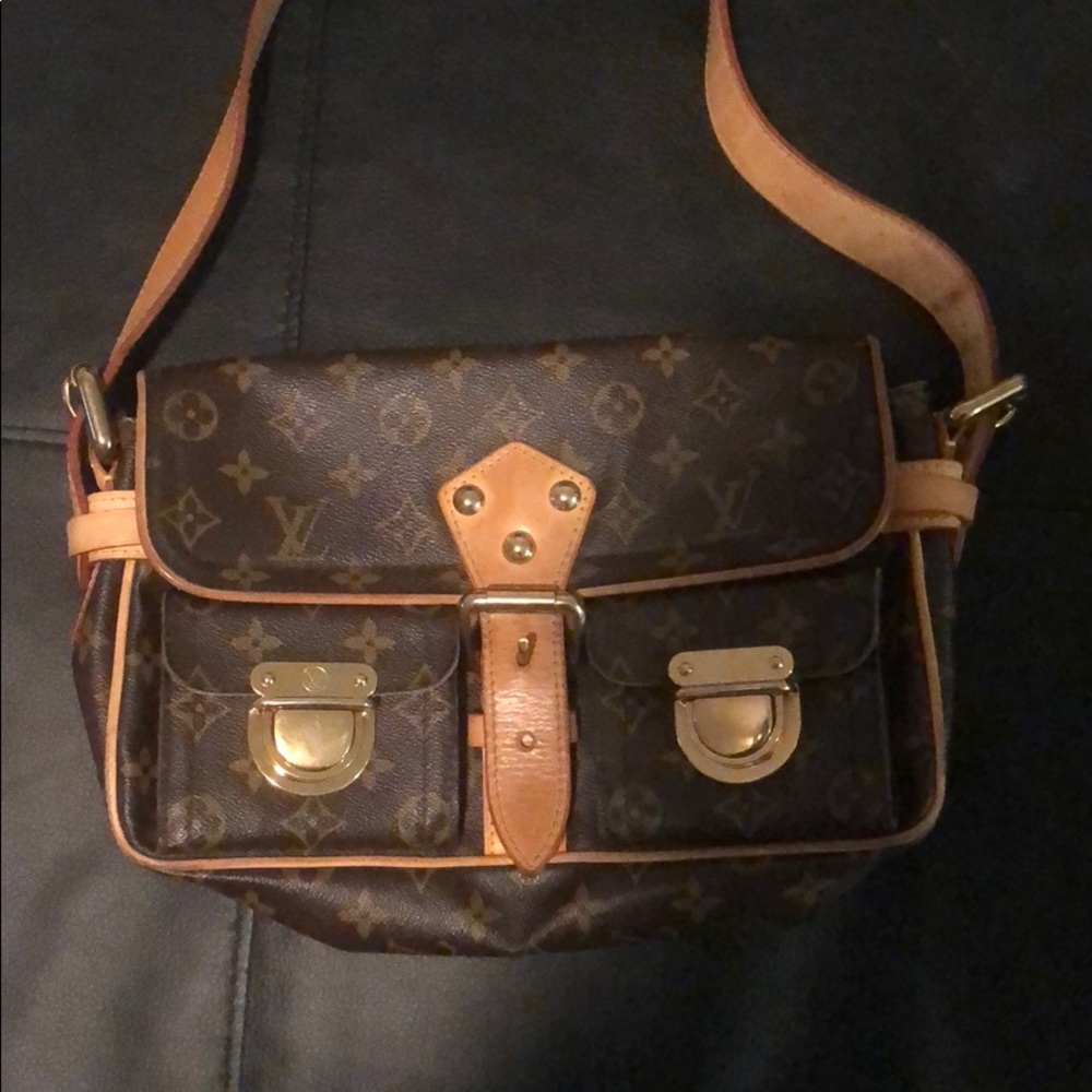 Louis Vuitton Hudson purse